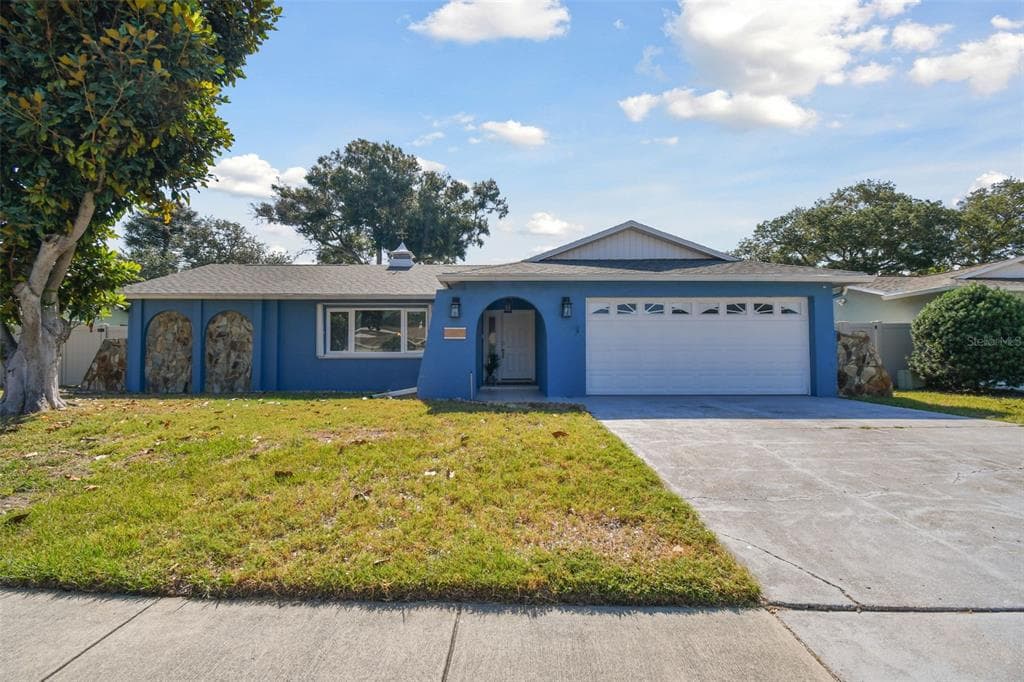 8317 MONARCH CIRCLE SEMINOLE, FL 33772