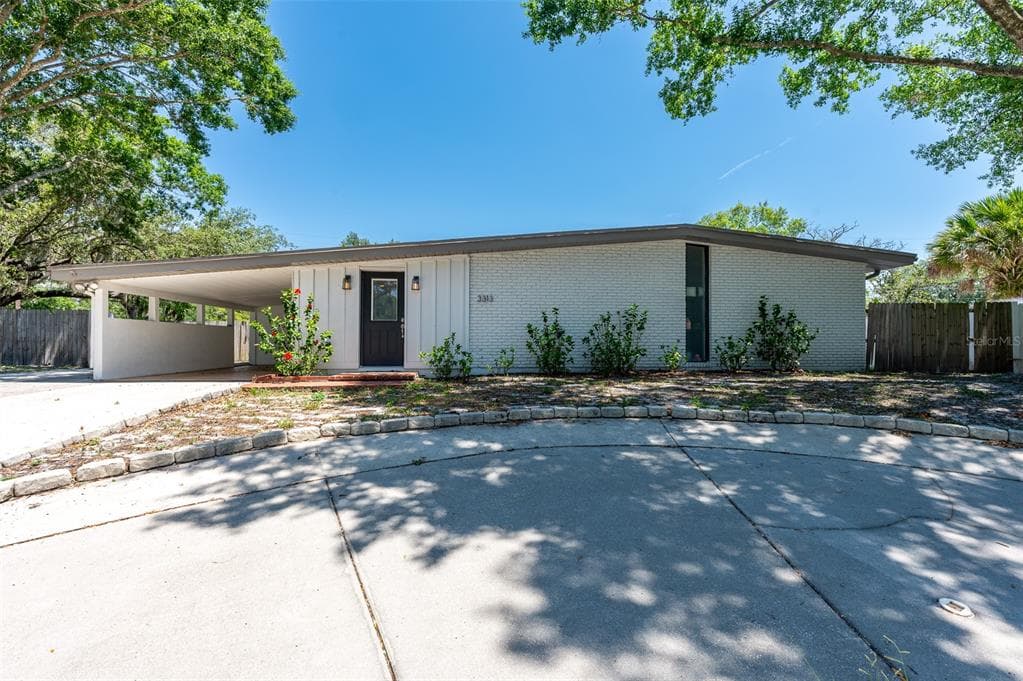 3313 KORINA LANE TAMPA, FL 33618