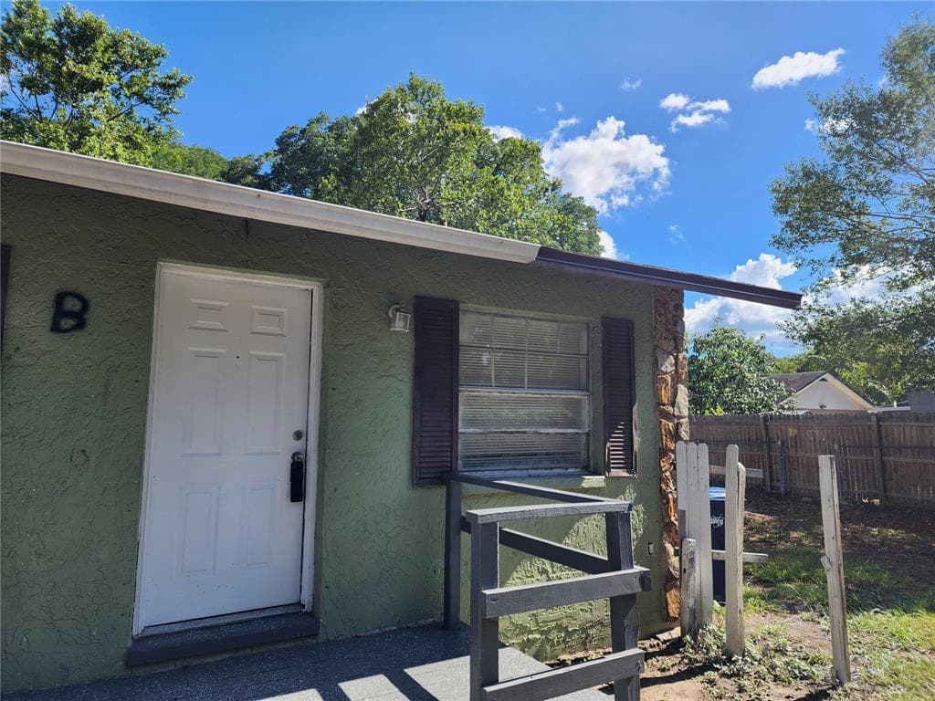 10020 N HYACINTH AVENUE TAMPA, FL 33612