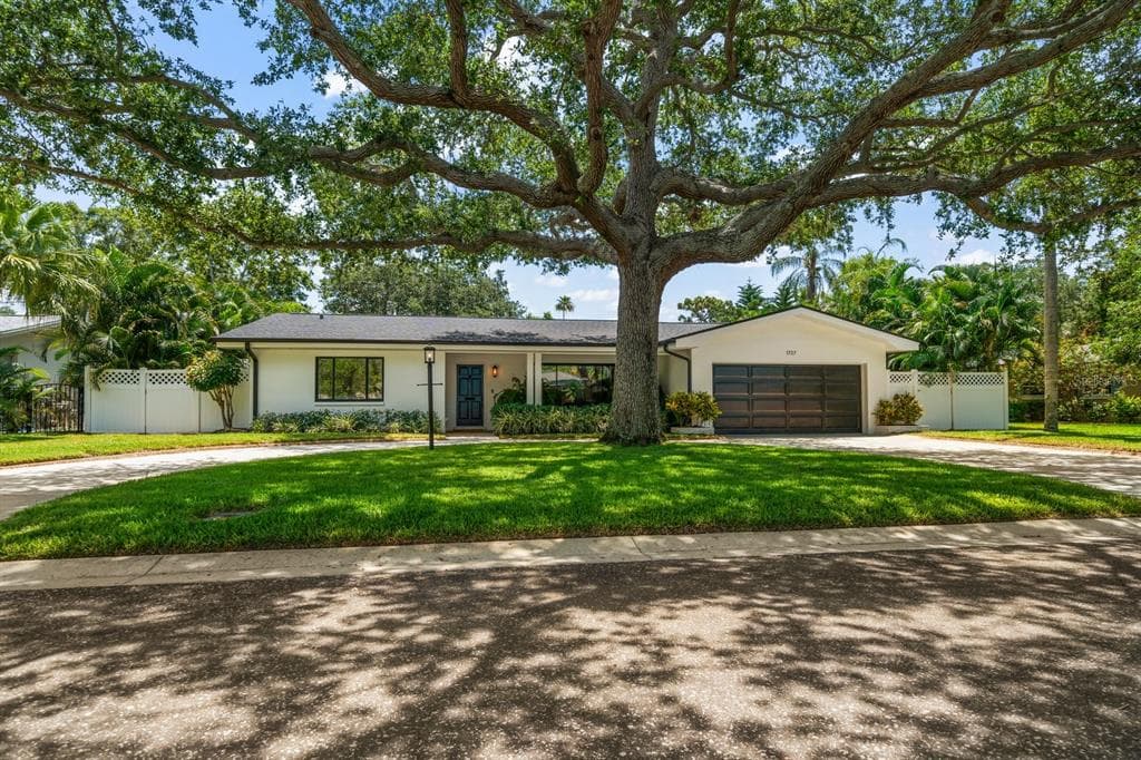 1727 LAURIE LANE BELLEAIR, FL 33756