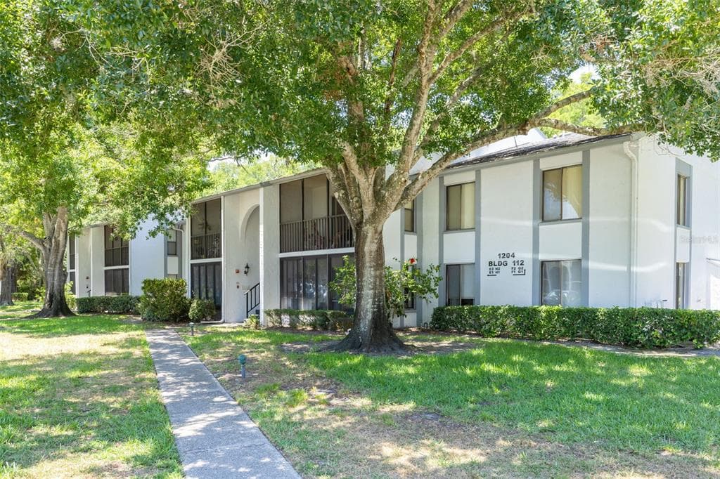 1204 PINE RIDGE CIRCLE W UNIT E1 TARPON SPRINGS, FL 34688