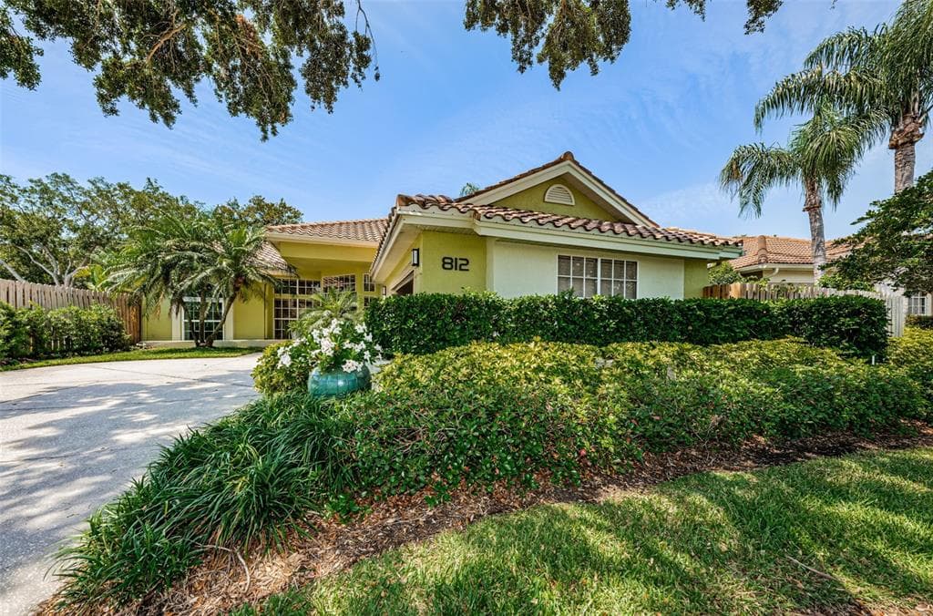 812 LIVE OAK TERRACE NE ST PETERSBURG, FL 33703