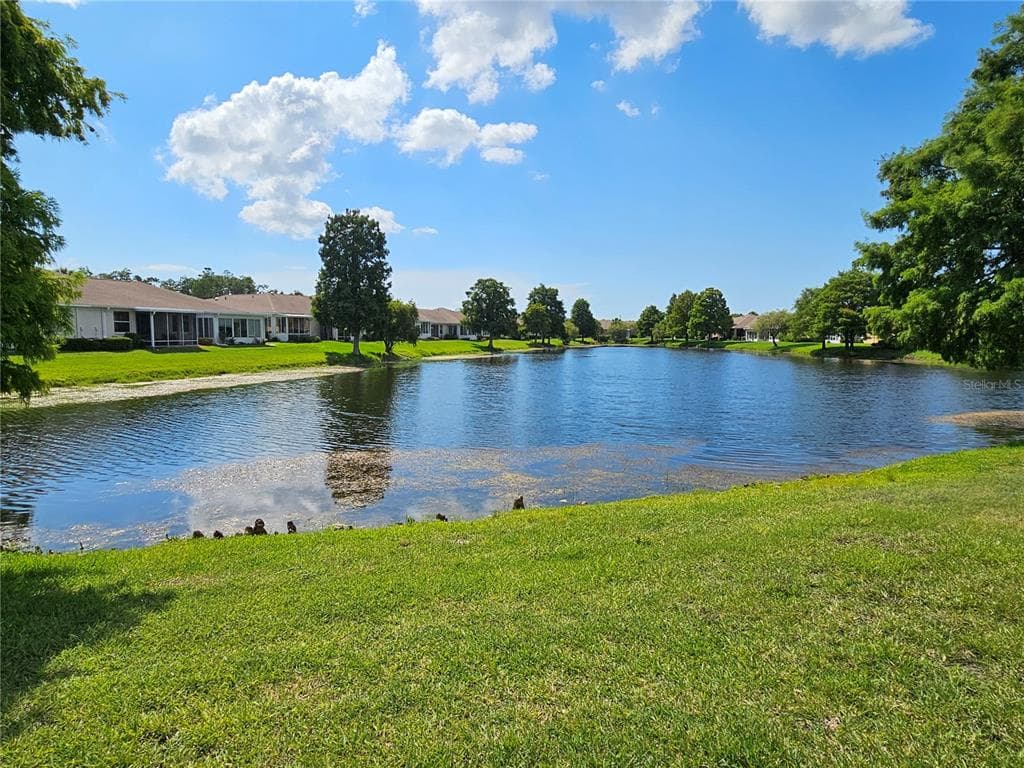 832 TREMONT GREENS LANE UNIT 136 SUN CITY CENTER, FL 33573