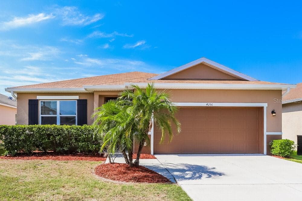 4251 MOON SHADOW LOOP MULBERRY, FL 33860