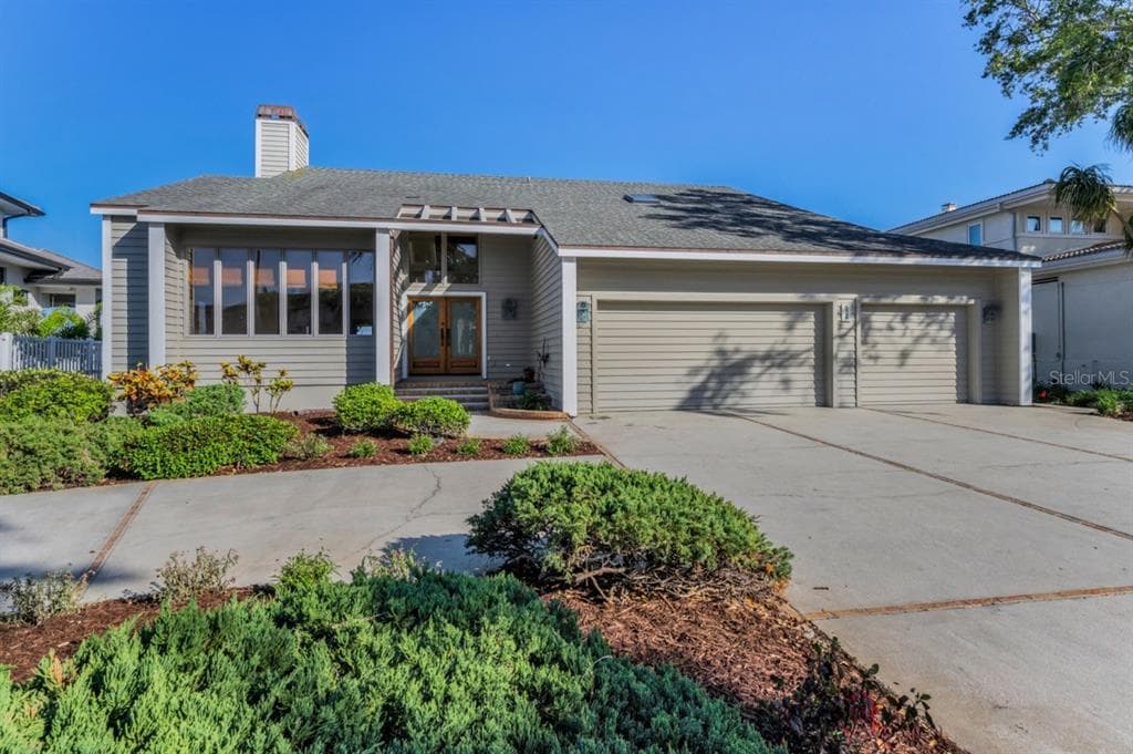 526 BELLE ISLE AVENUE BELLEAIR BEACH, FL 33786
