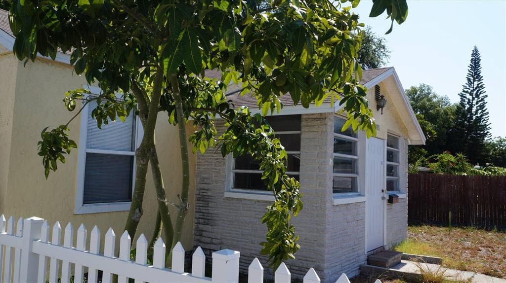 3811 38TH AVENUE N ST PETERSBURG, FL 33713