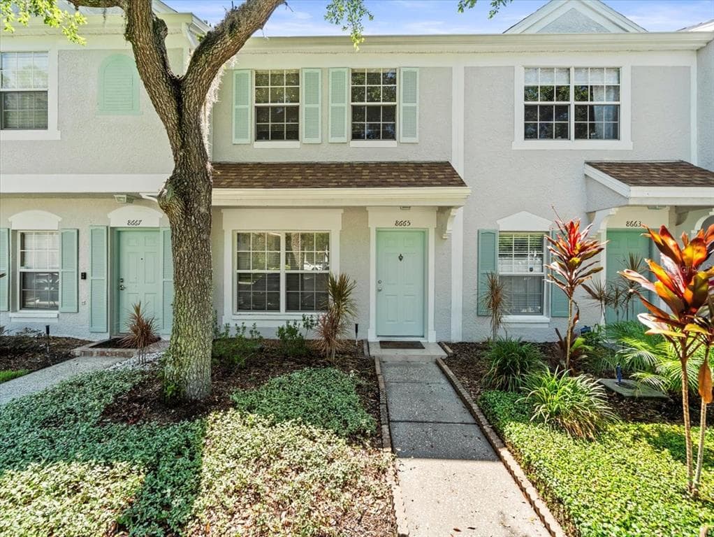 8665 HUNTERS KEY CIRCLE TAMPA, FL 33647