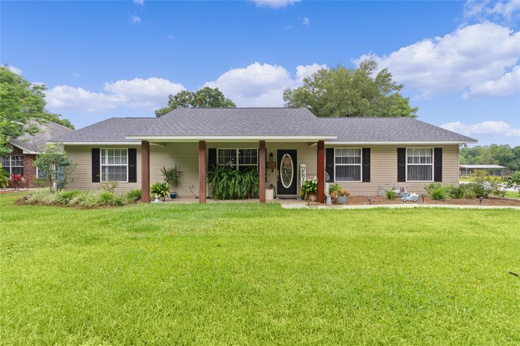 352 CARRIAGE LANE LADY LAKE, FL 32159
