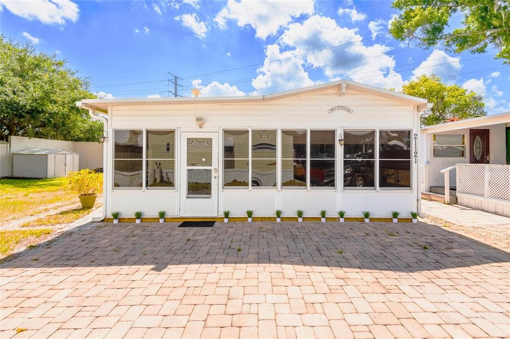 21121 LAZY DAYS CIRCLE LUTZ, FL 33558