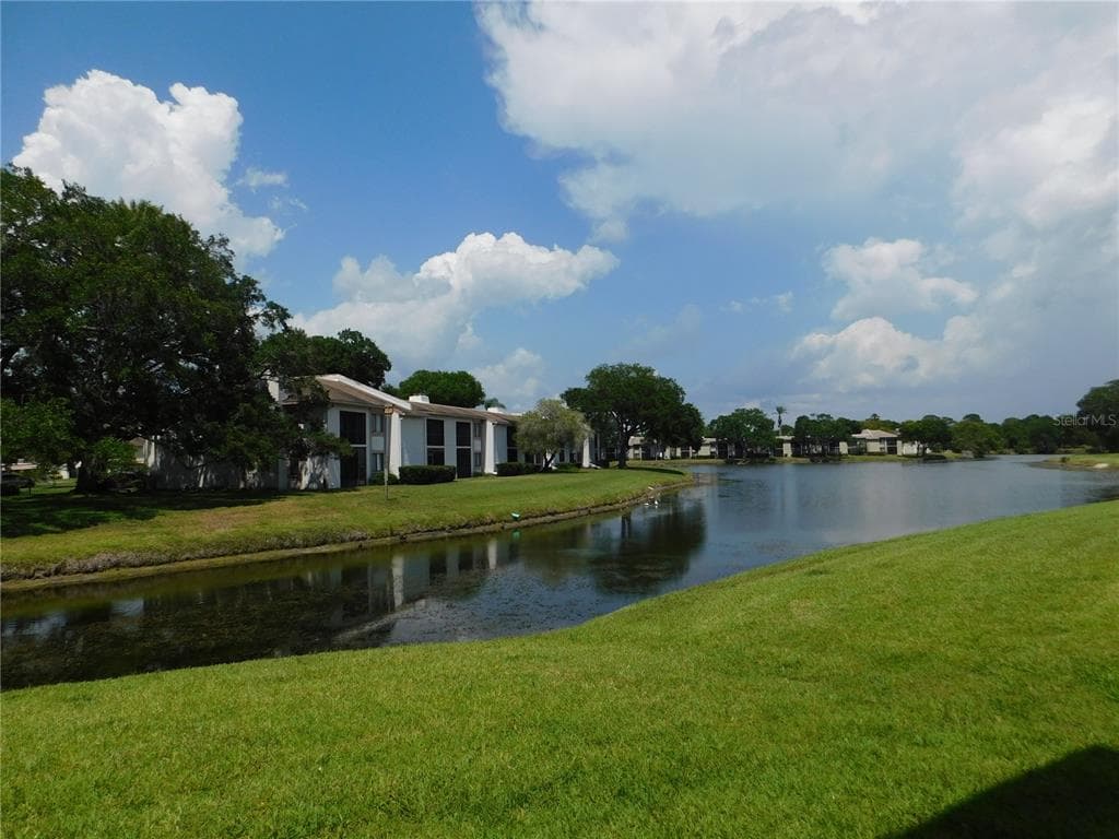 147 LAKESIDE DRIVE OLDSMAR, FL 34677