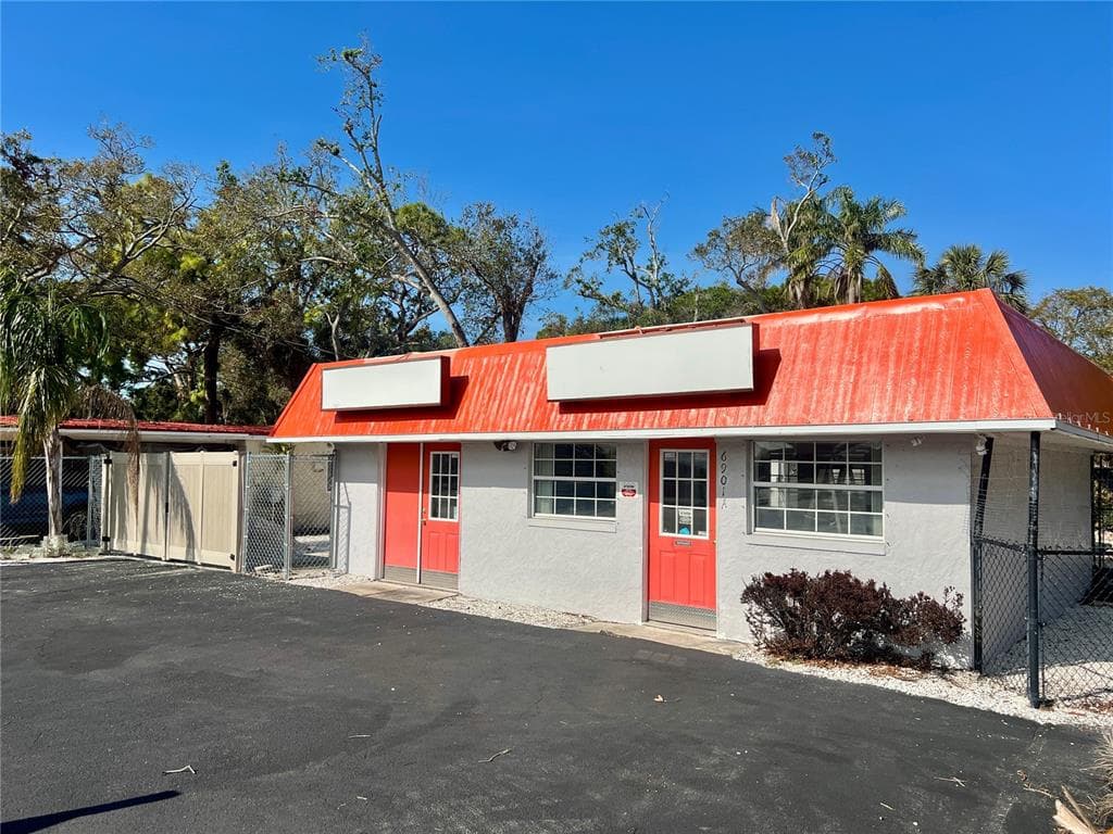 6901 46TH AVENUE N ST PETERSBURG, FL 33709