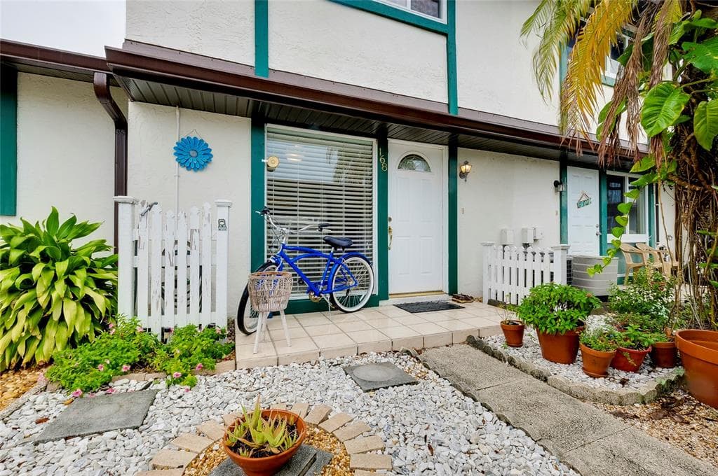 168 CIRCLEWOOD DRIVE UNIT 102 VENICE, FL 34293