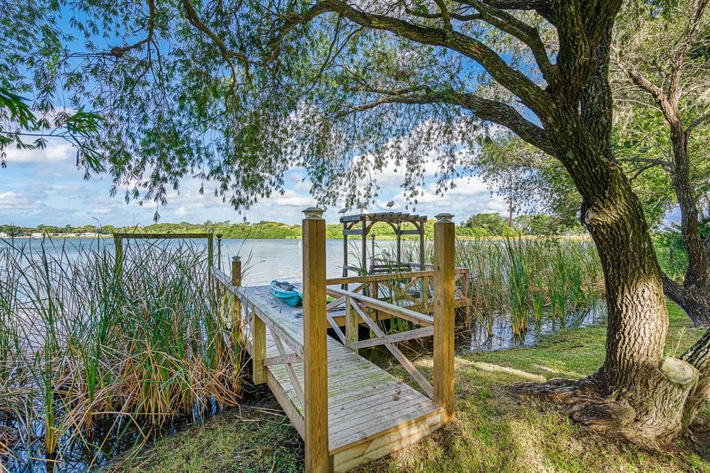 722 N HIGHLAND AVENUE TARPON SPRINGS, FL 34688