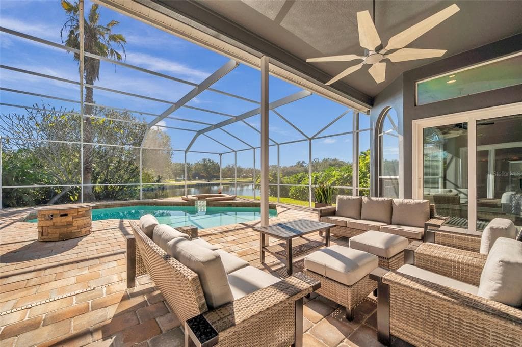 998 LAKE PLACIDO COURT NE ST PETERSBURG, FL 33703