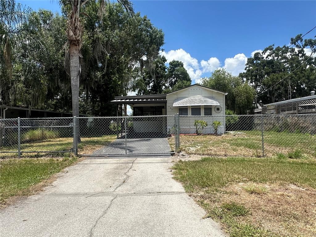 707 MARIANNA ROAD AUBURNDALE, FL 33823