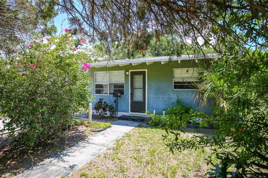 2530 KINGSTON STREET S ST PETERSBURG, FL 33711