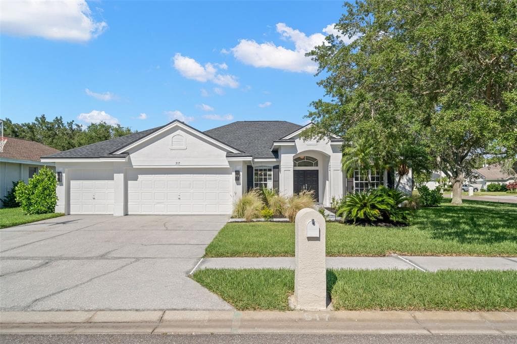 517 LAKEWOOD DRIVE OLDSMAR, FL 34677