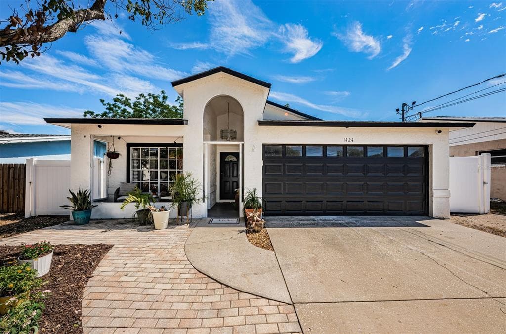 1424 WEGMANN DRIVE TARPON SPRINGS, FL 34689