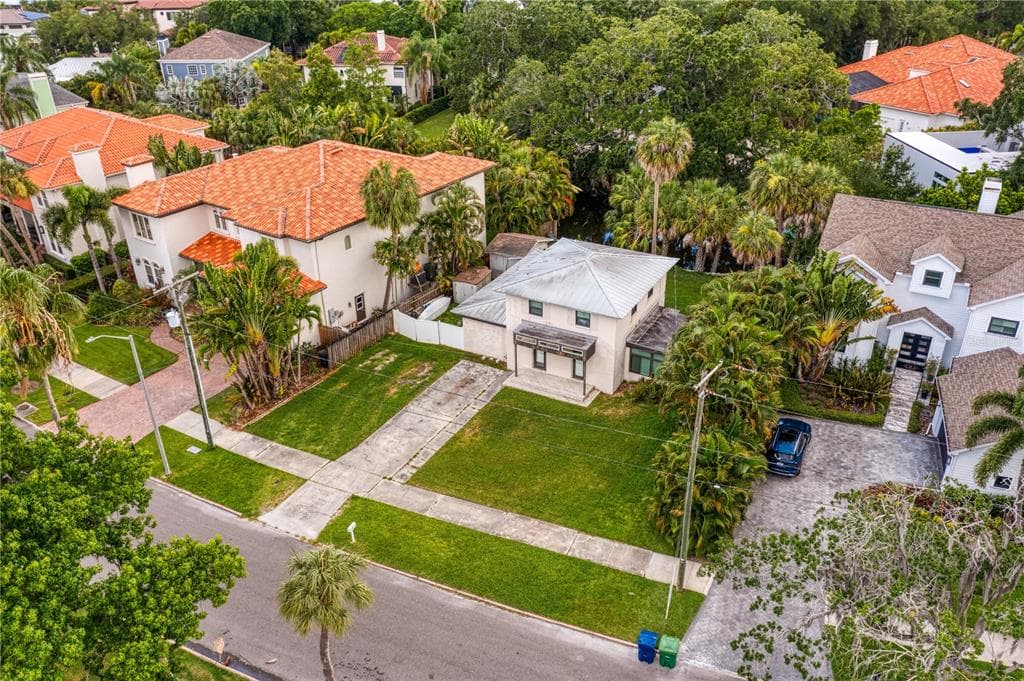 423 S ROYAL POINCIANA DRIVE TAMPA, FL 33609