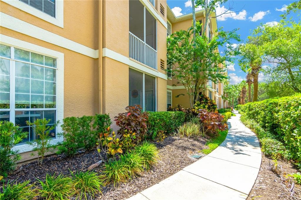 1214 BAY CLUB CIRCLE