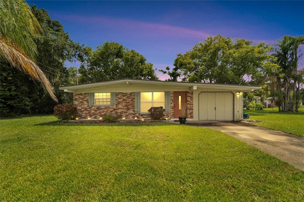 2307 N GORDON STREET PLANT CITY, FL 33563