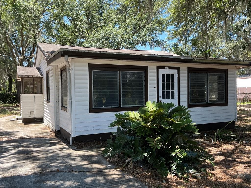 320 HENNESSEE STREET LAKELAND, FL 33805