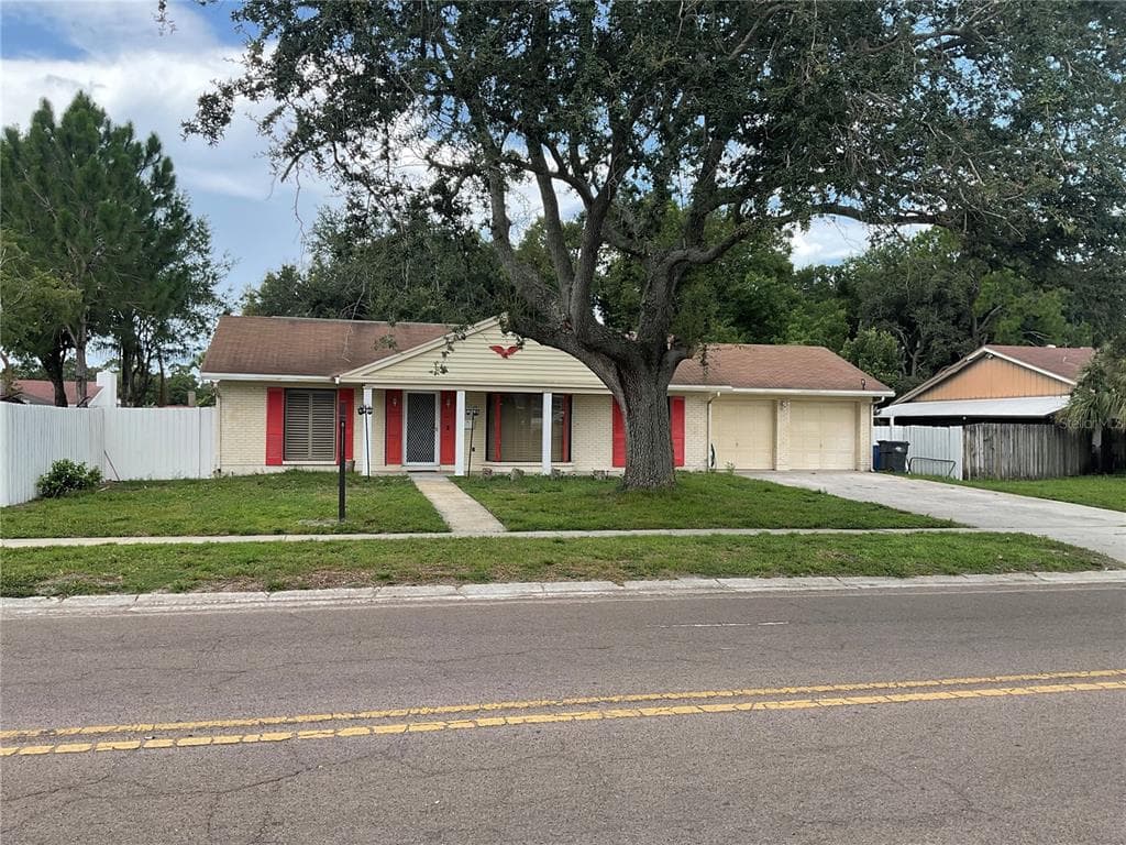 8404 WOODDRIFT DRIVE TAMPA, FL 33615