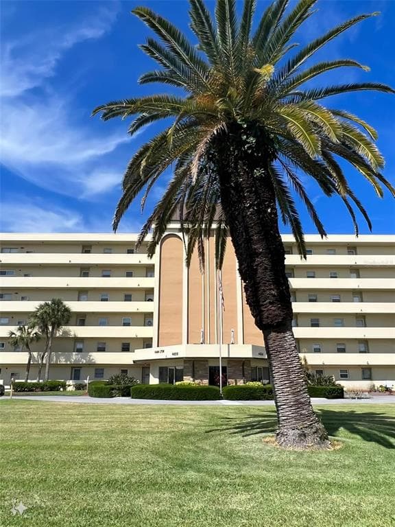 4650 COVE CIRCLE UNIT 409 ST PETERSBURG, FL 33708