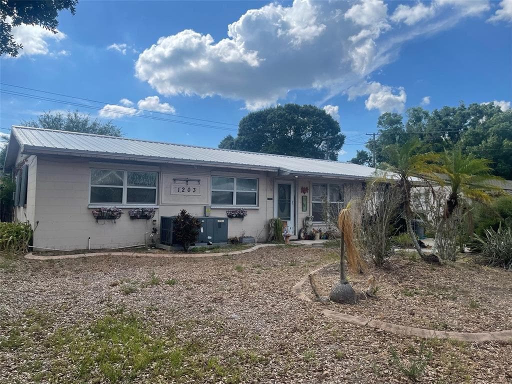 1203 WINDERMERE WAY TAMPA, FL 33619
