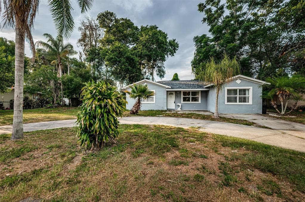 130 W GRAPEFRUIT CIRCLE CLEARWATER, FL 33759