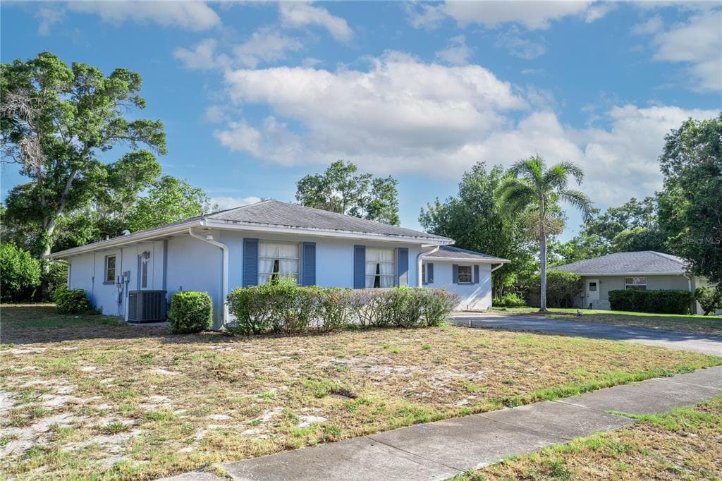 1561 CARROLL STREET CLEARWATER, FL 33755