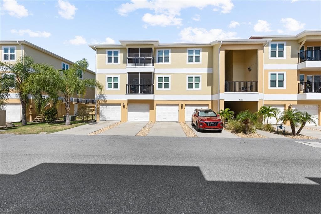 6421 BANYAN BOULEVARD UNIT 301 NEW PORT RICHEY, FL 34652