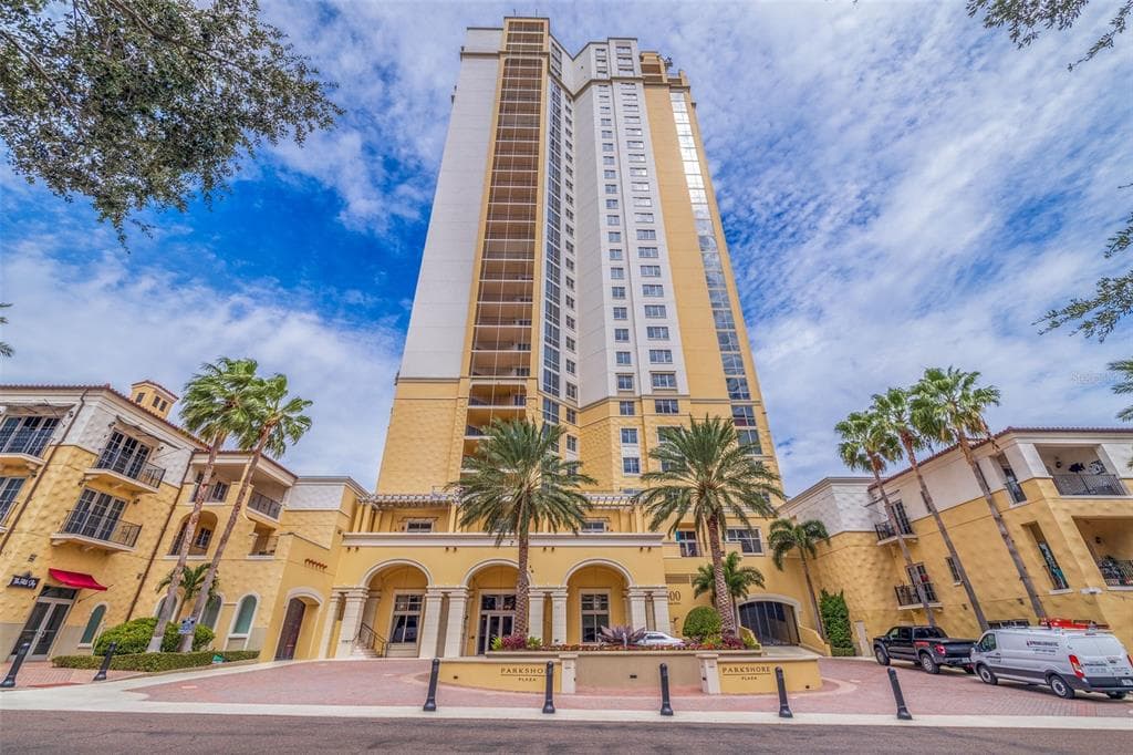 300 BEACH DRIVE NE UNIT 501 ST PETERSBURG, FL 33701