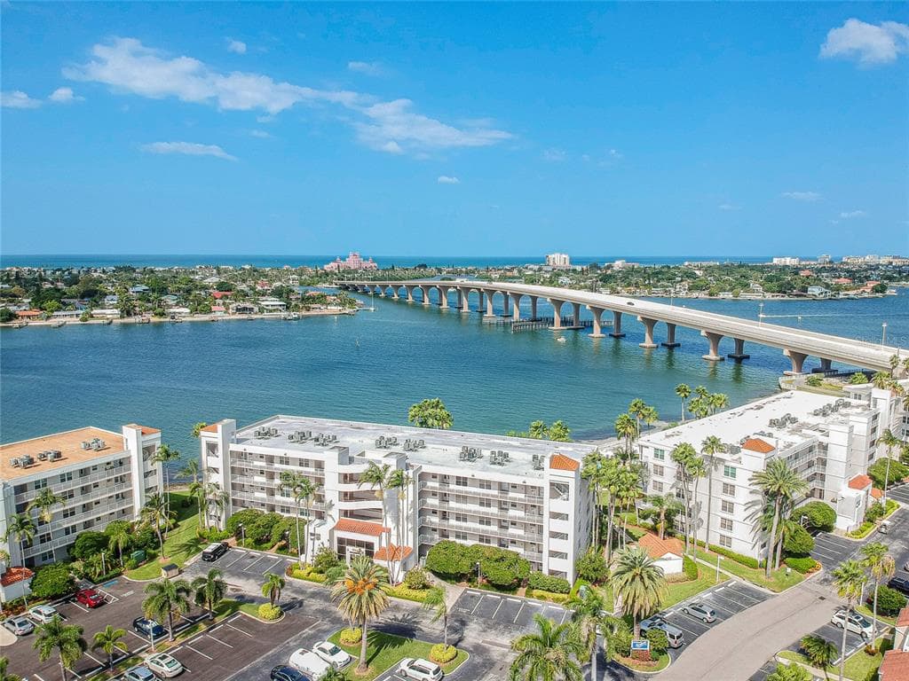 5901 BAHIA DEL MAR CIRCLE UNIT 518 ST PETERSBURG, FL 33715