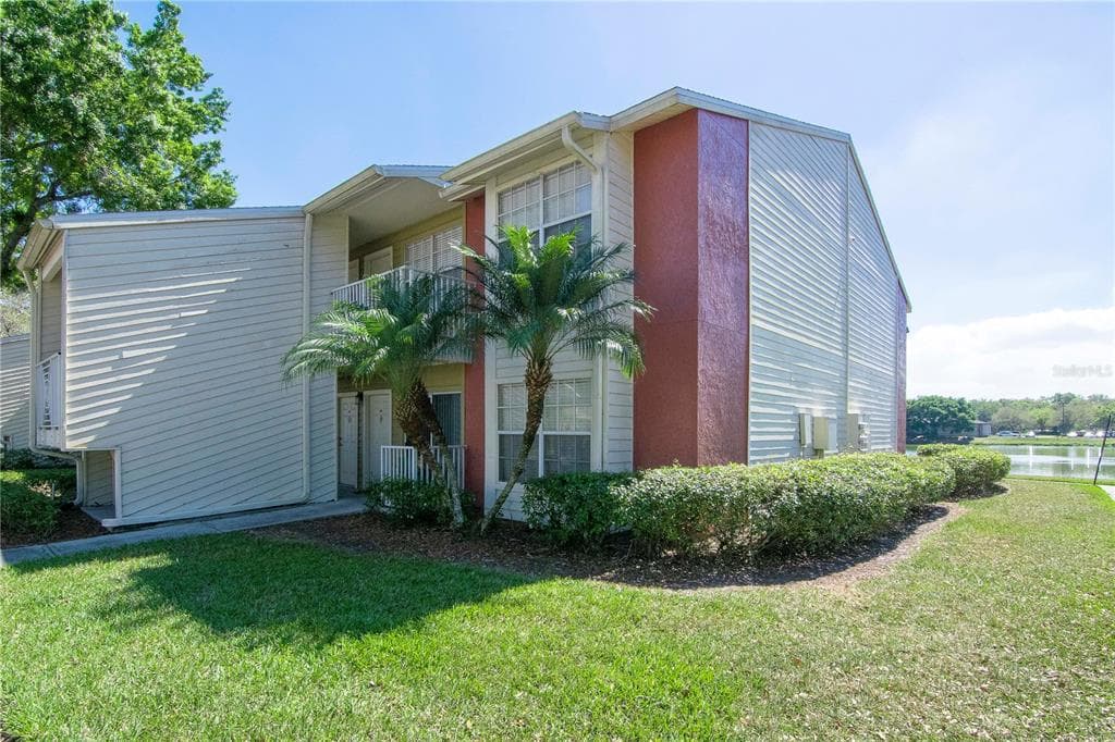 203 LAKE PARSONS GREEN UNIT 204 BRANDON, FL 33511