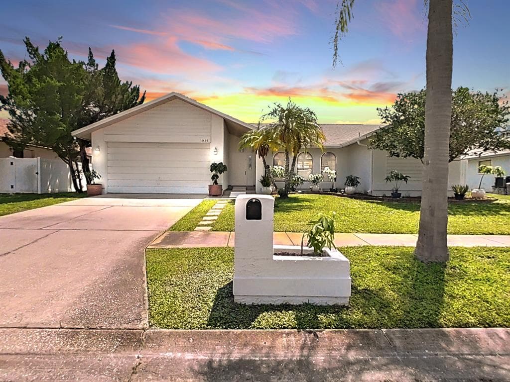 11497 HARBORSIDE CIRCLE LARGO, FL 33773