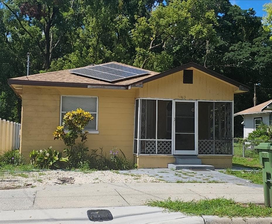 1915 E OSBORNE AVENUE TAMPA, FL 33610