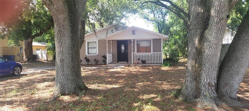 8716 NAVAJO AVENUE TAMPA, FL 33637
