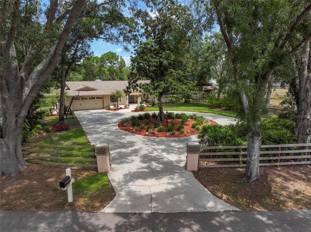 3010 MAPLE TRACE TARPON SPRINGS, FL 34688