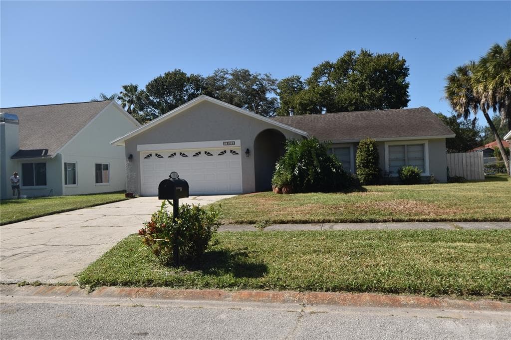 13916 BRIARDALE LANE TAMPA, FL 33618