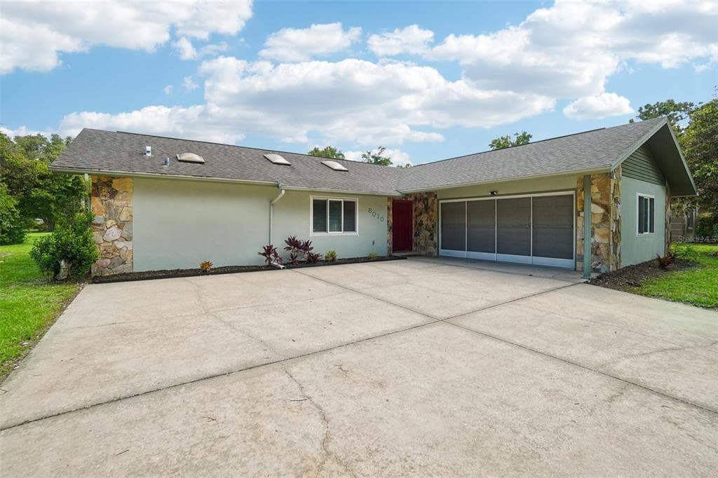 8010 DELAWARE DRIVE WEEKI WACHEE, FL 34607