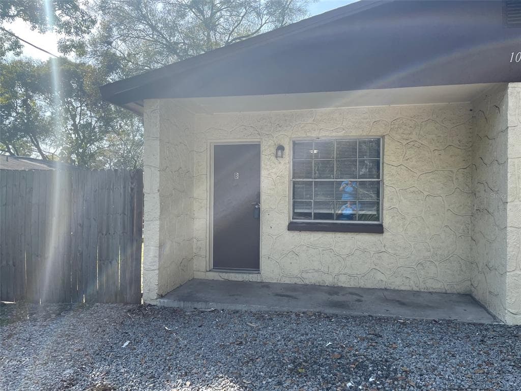 10114 N HYACINTH AVENUE UNIT B TAMPA, FL 33612