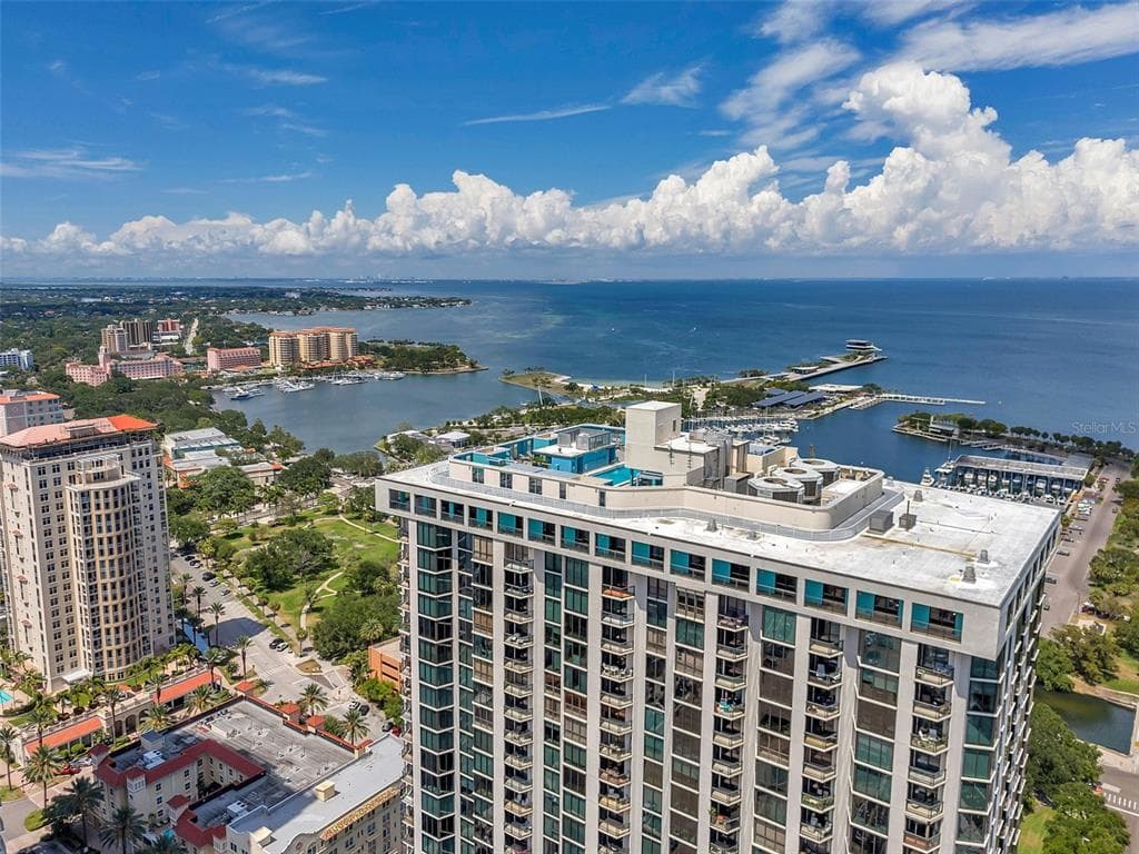 1 BEACH DRIVE SE UNIT 1410 ST PETERSBURG, FL 33701