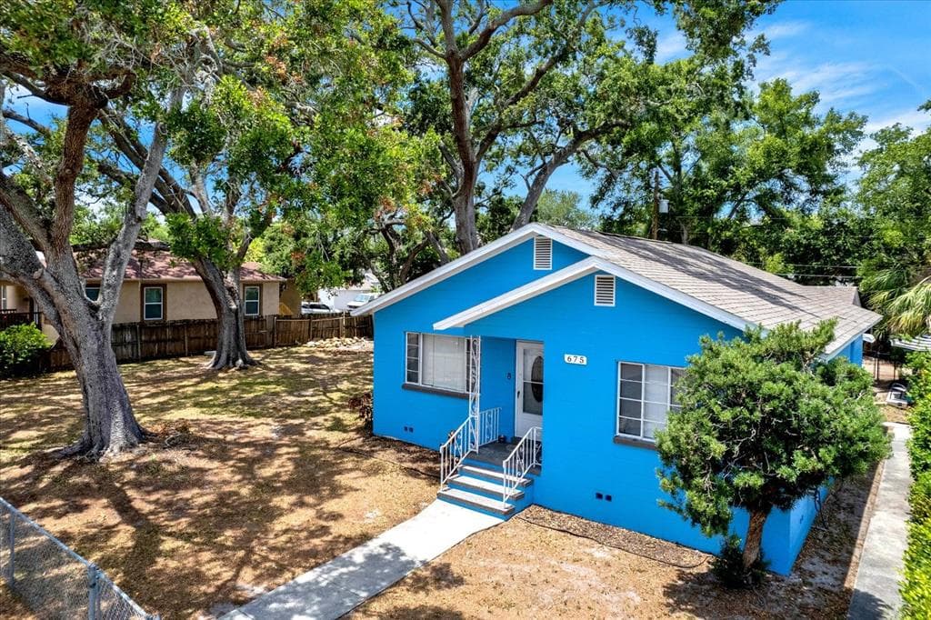 675 17TH AVENUE S ST PETERSBURG, FL 33701