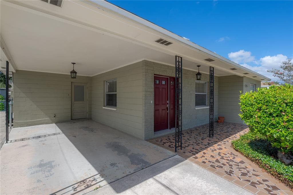 2916 W WOODLAWN AVENUE TAMPA, FL 33607