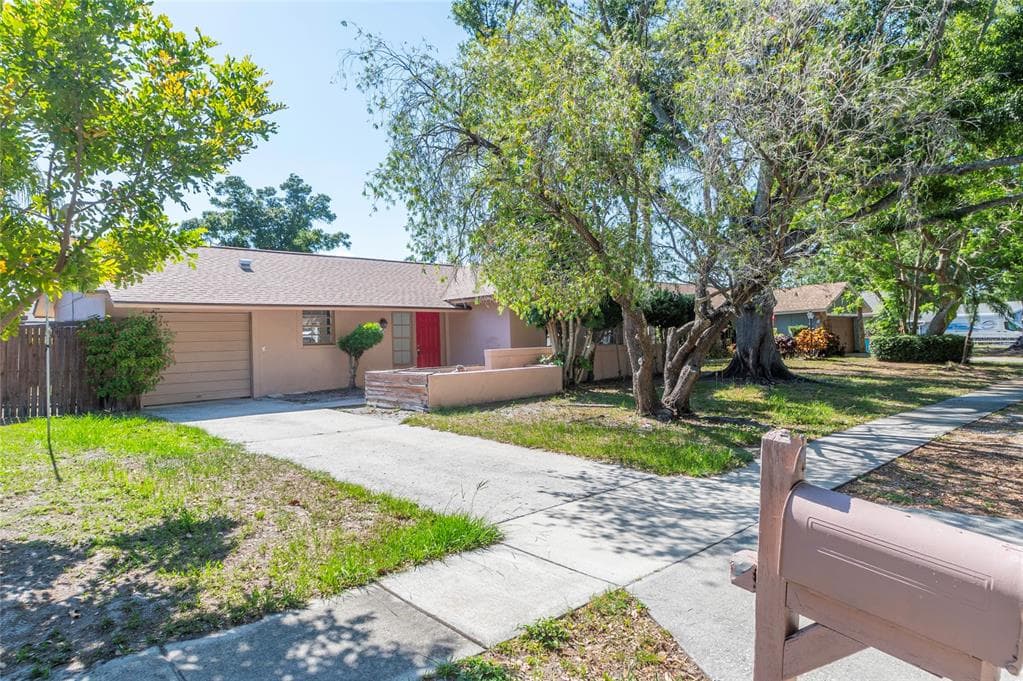10062 84TH WAY SEMINOLE, FL 33777