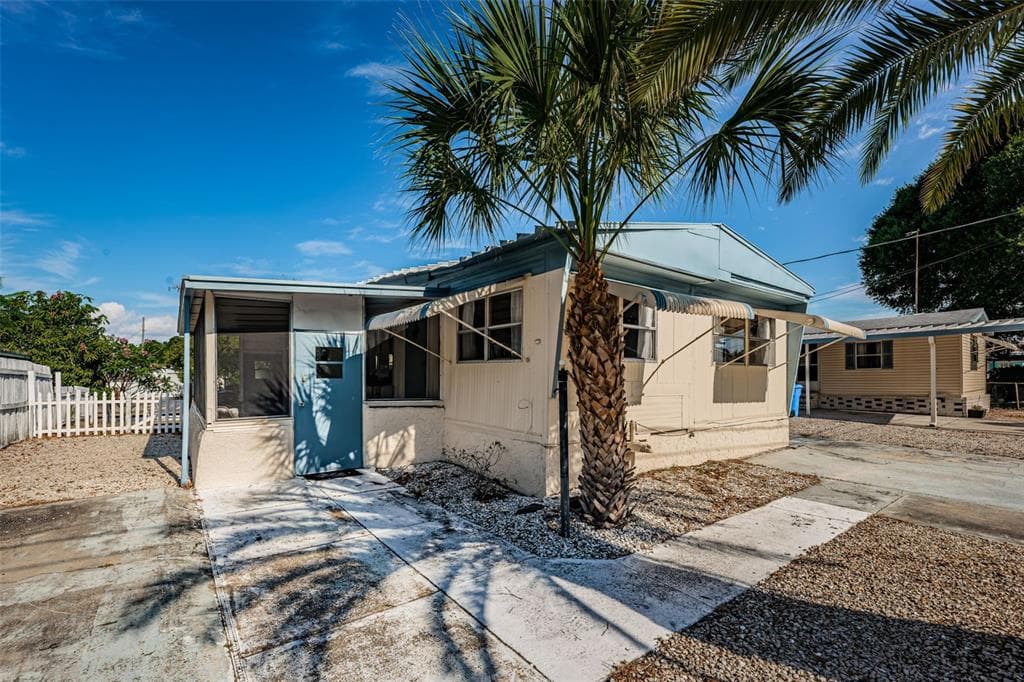 5812 PORTSMOUTH DRIVE TAMPA, FL 33615
