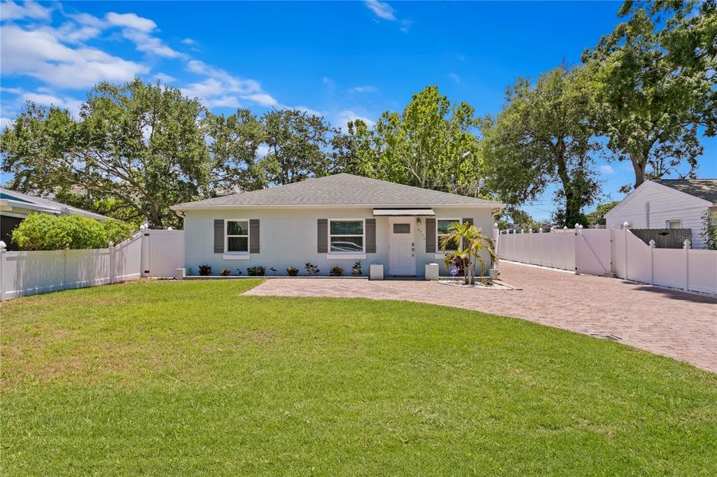 4726 W ANITA BOULEVARD TAMPA, FL 33611