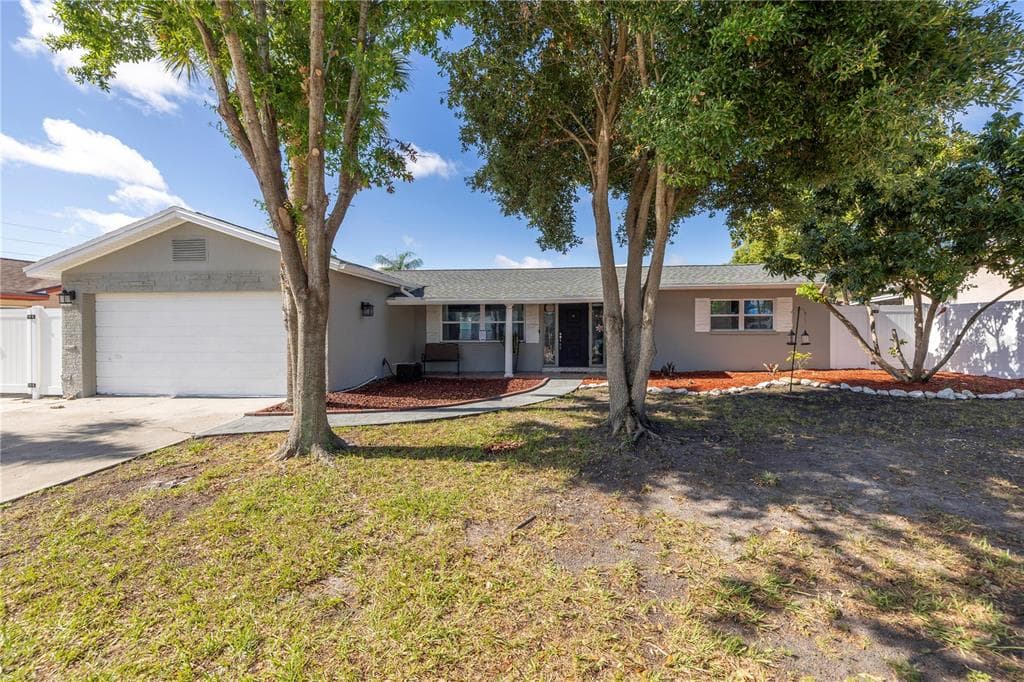 10918 129TH AVENUE N LARGO, FL 33778