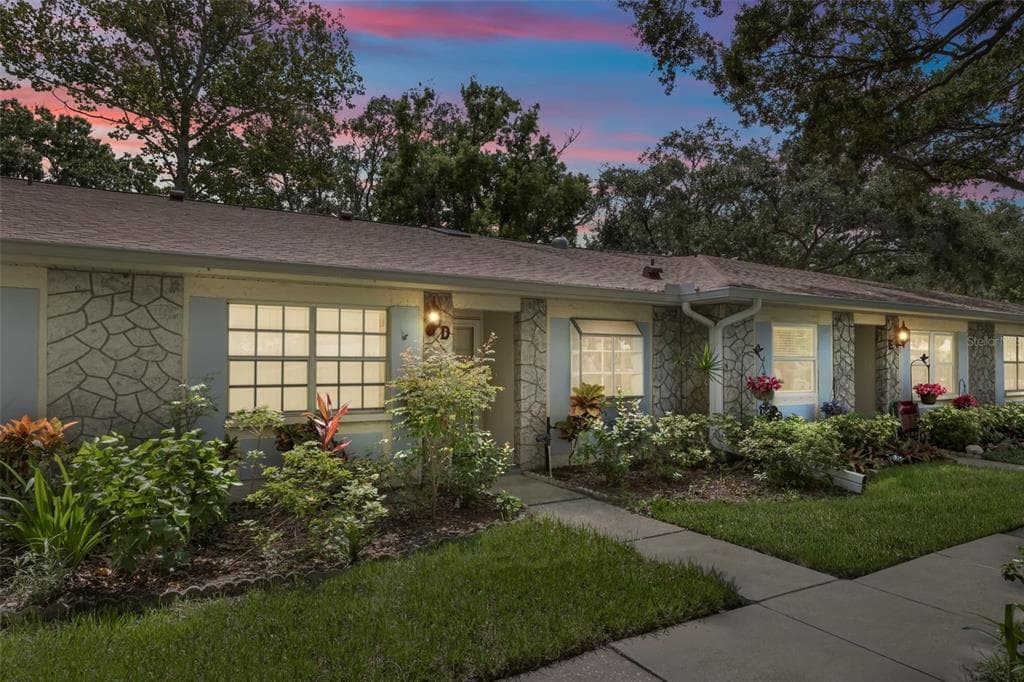 2231 LARK CIRCLE E UNIT D PALM HARBOR, FL 34684